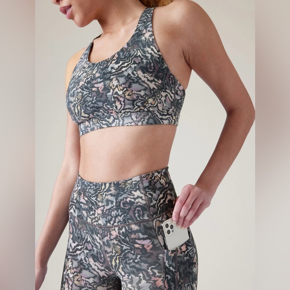 Athleta Ultimate Stash 7/8 Tight, Kinetic Abstract Multi, Medium Leggings - Picture 2 of 14